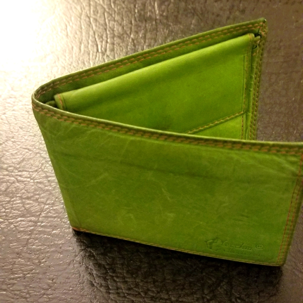 Green vera pellets wallet. Yecchia pelletteria